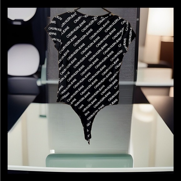 Calvin Klein Repeated Print Allover Cap Sleeve 1Pc Short/Bodysuit Sz Medium NWT - Picture 3 of 13